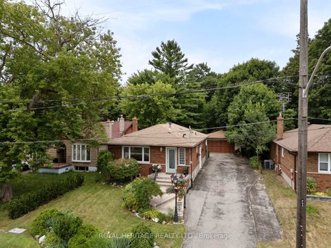 Photo 3 at 32 Beath Street, West Hill, Toronto