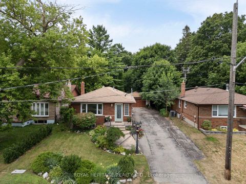 Photo 4 at 32 Beath Street, West Hill, Toronto