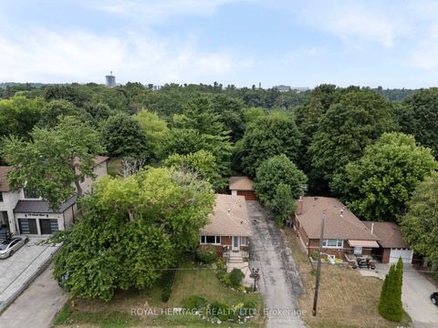 Photo 6 at 32 Beath Street, West Hill, Toronto