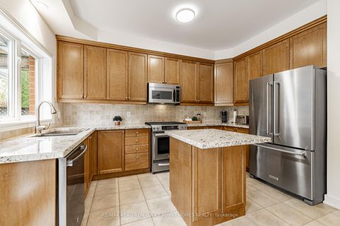 Photo 13 at 16 Haverhill Terrace, Bayview Wellington, Aurora