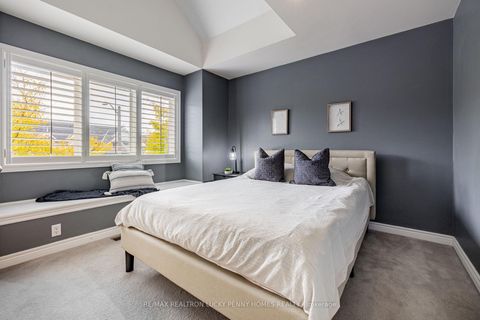 Photo 18 at 16 Haverhill Terrace, Bayview Wellington, Aurora