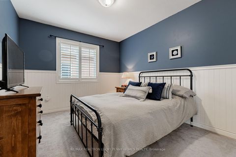 Photo 20 at 16 Haverhill Terrace, Bayview Wellington, Aurora