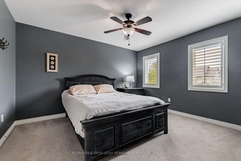 Photo 21 at 16 Haverhill Terrace, Bayview Wellington, Aurora