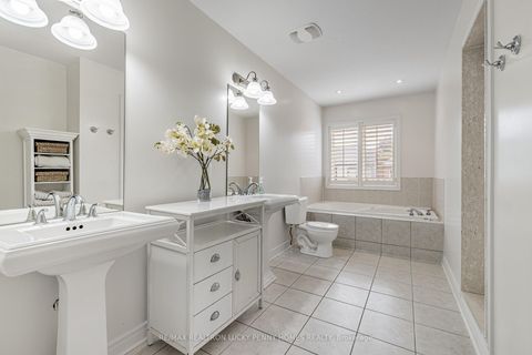 Photo 24 at 16 Haverhill Terrace, Bayview Wellington, Aurora