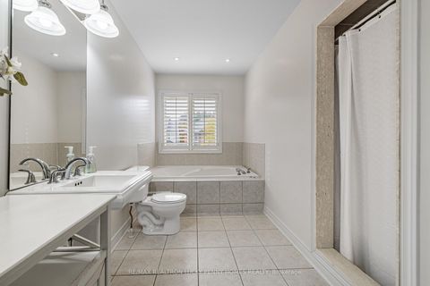Photo 25 at 16 Haverhill Terrace, Bayview Wellington, Aurora