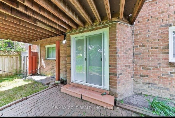 Photo 4 at 5275 Thornwood Drive, Hurontario, Mississauga