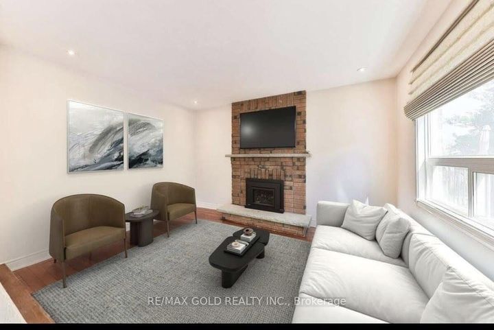 Photo 7 at 5275 Thornwood Drive, Hurontario, Mississauga