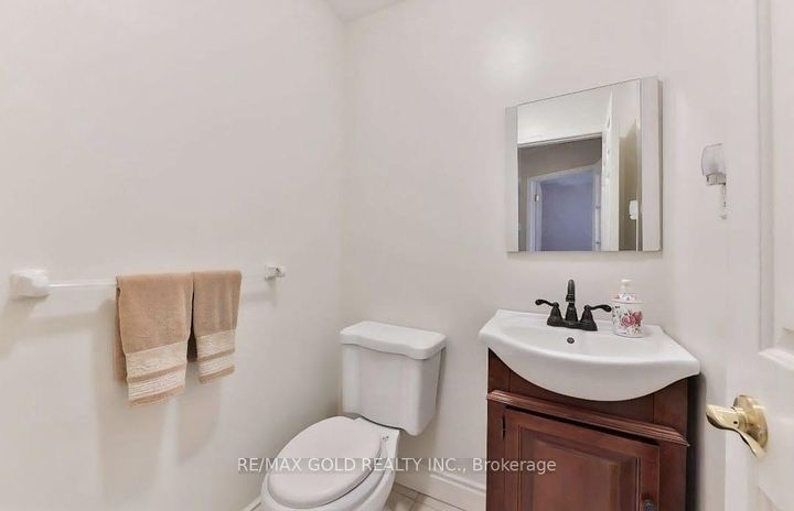 Photo 11 at 5275 Thornwood Drive, Hurontario, Mississauga