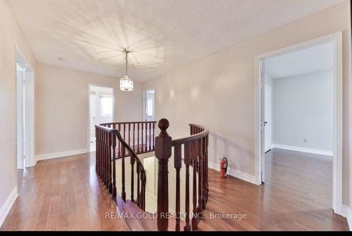 Photo 12 at 5275 Thornwood Drive, Hurontario, Mississauga