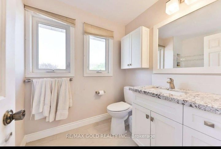 Photo 13 at 5275 Thornwood Drive, Hurontario, Mississauga