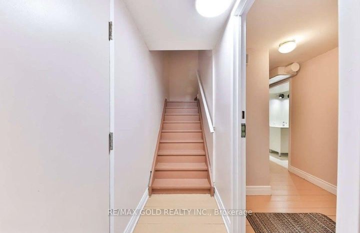 Photo 14 at 5275 Thornwood Drive, Hurontario, Mississauga