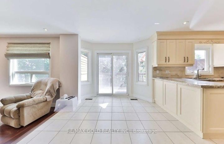 Photo 21 at 5275 Thornwood Drive, Hurontario, Mississauga