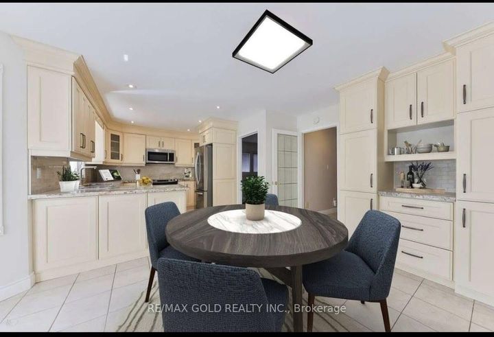 Photo 26 at 5275 Thornwood Drive, Hurontario, Mississauga