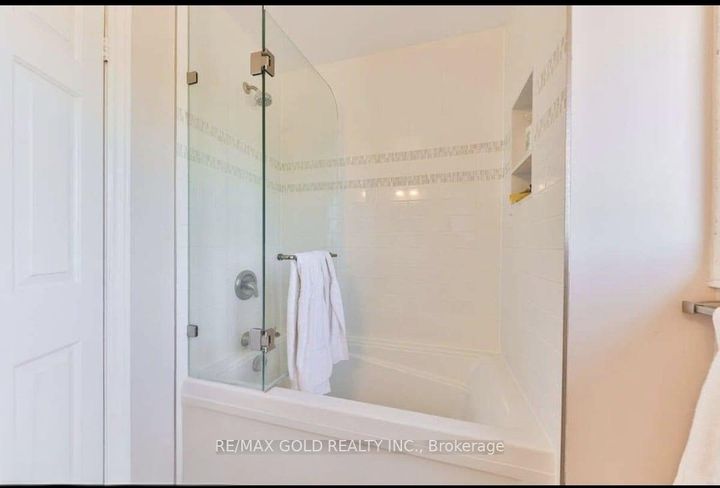 Photo 28 at 5275 Thornwood Drive, Hurontario, Mississauga