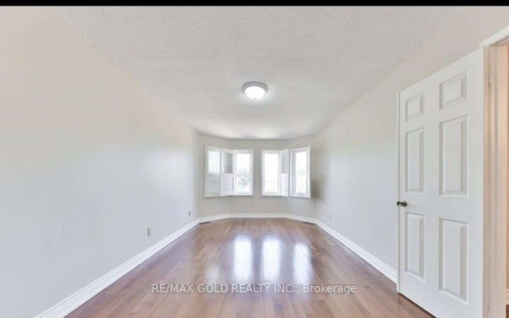 Photo 33 at 5275 Thornwood Drive, Hurontario, Mississauga