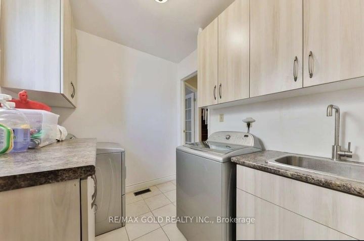 Photo 36 at 5275 Thornwood Drive, Hurontario, Mississauga