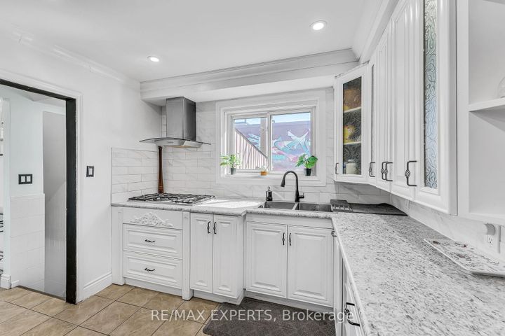 Photo 15 at 81 Hagar Avenue, Smythe, Toronto