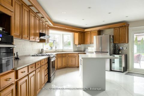 Photo 12 at 117 Hayhoe Avenue, East Woodbridge, Vaughan
