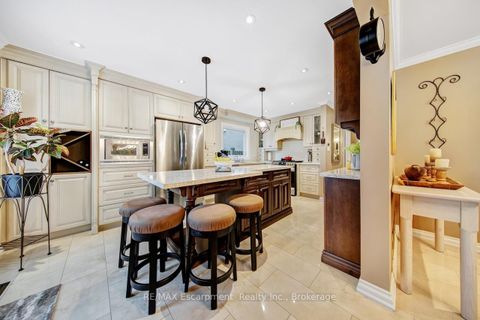 Photo 13 at 2029 Banbury Crescent, RO River Oaks, Oakville