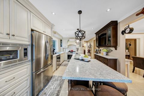 Photo 14 at 2029 Banbury Crescent, RO River Oaks, Oakville