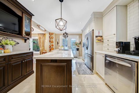 Photo 16 at 2029 Banbury Crescent, RO River Oaks, Oakville