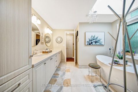 Photo 26 at 2029 Banbury Crescent, RO River Oaks, Oakville