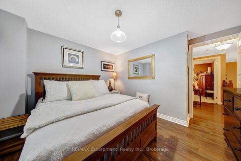 Photo 31 at 2029 Banbury Crescent, RO River Oaks, Oakville