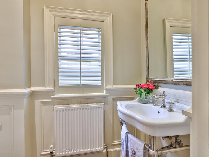 Photo 18 at 139 Hudson Drive, Moore Park, Toronto
