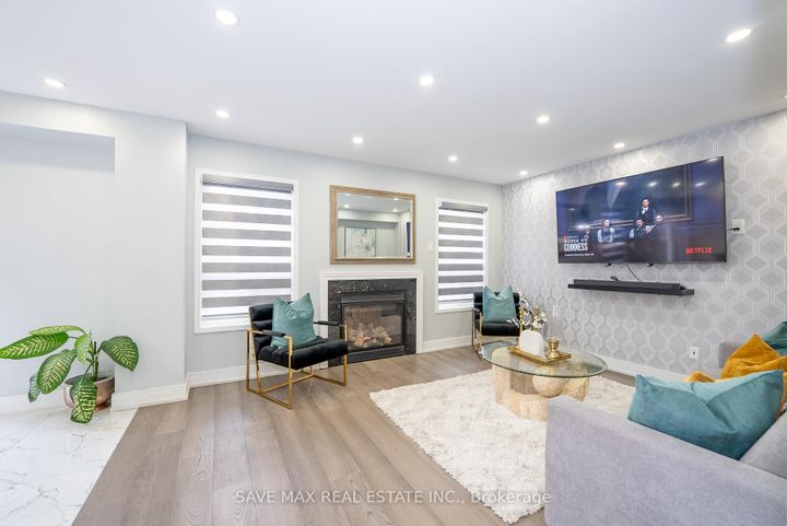 Photo 7 at 100 Crown Victoria Drive, Fletcher's Meadow, Brampton