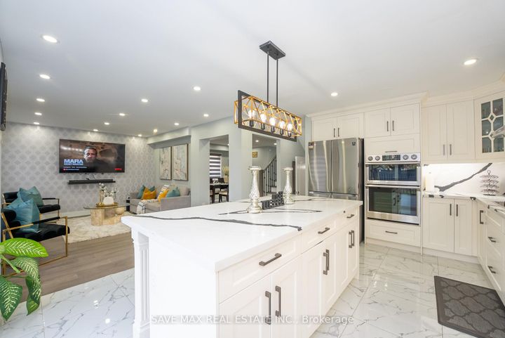Photo 12 at 100 Crown Victoria Drive, Fletcher's Meadow, Brampton