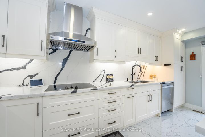 Photo 13 at 100 Crown Victoria Drive, Fletcher's Meadow, Brampton