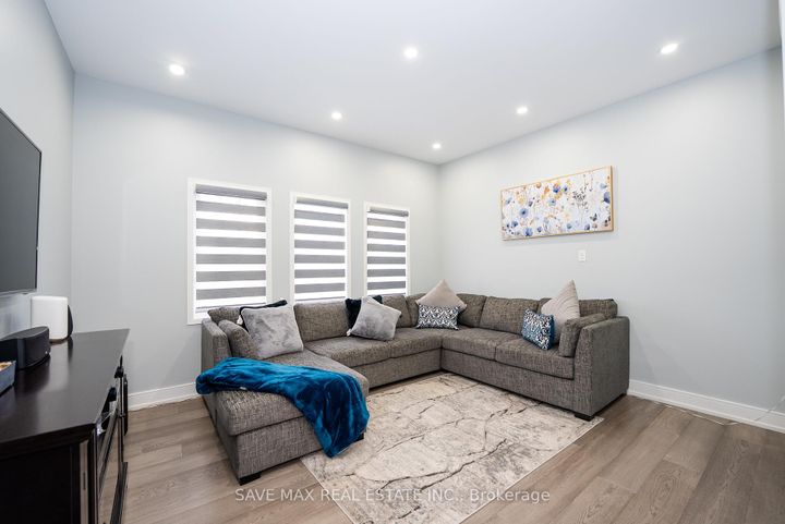 Photo 17 at 100 Crown Victoria Drive, Fletcher's Meadow, Brampton