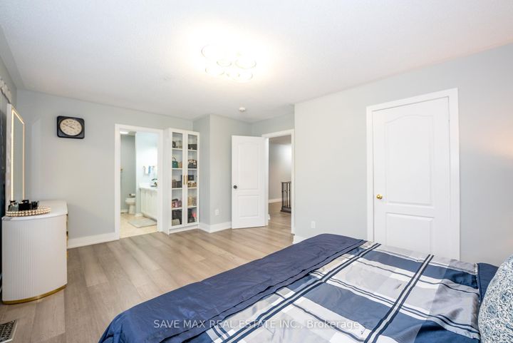 Photo 21 at 100 Crown Victoria Drive, Fletcher's Meadow, Brampton