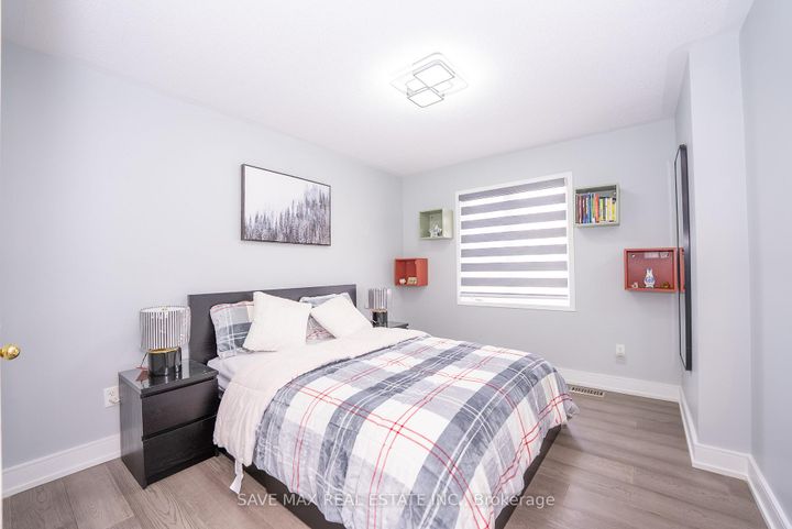 Photo 27 at 100 Crown Victoria Drive, Fletcher's Meadow, Brampton