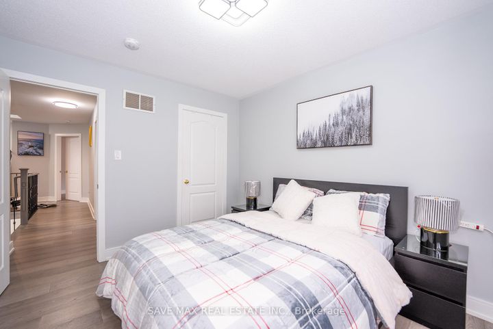 Photo 28 at 100 Crown Victoria Drive, Fletcher's Meadow, Brampton