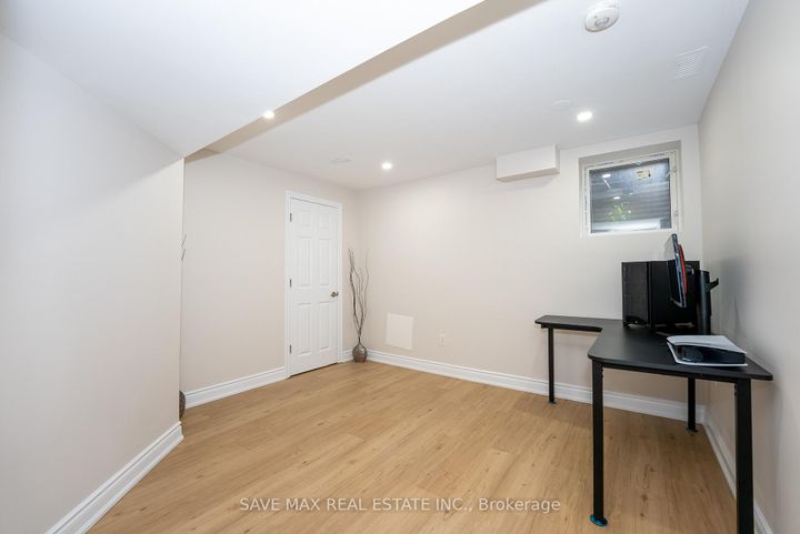 Photo 38 at 100 Crown Victoria Drive, Fletcher's Meadow, Brampton