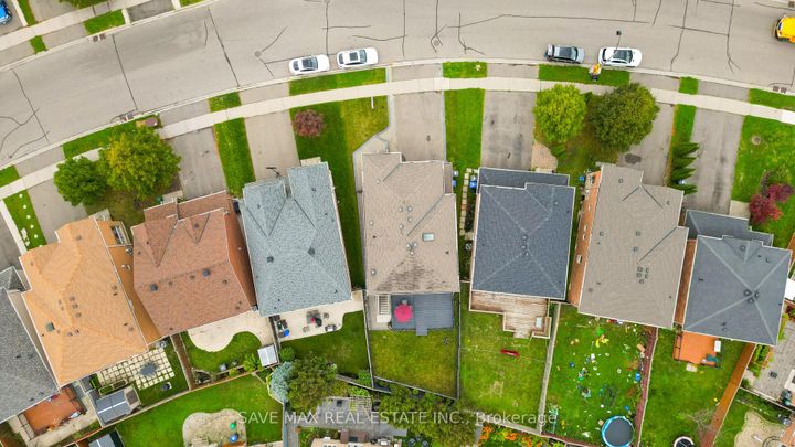 Photo 46 at 100 Crown Victoria Drive, Fletcher's Meadow, Brampton