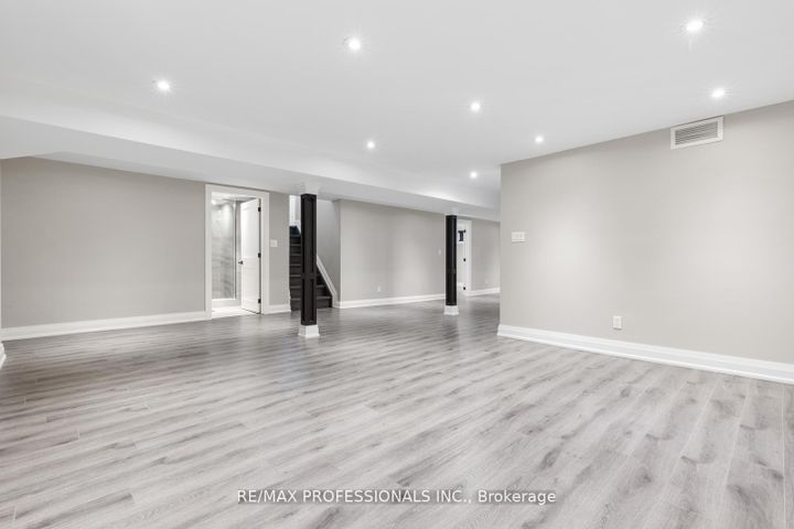 Photo 15 at 20 Bradbury Crescent, West Deane, Toronto