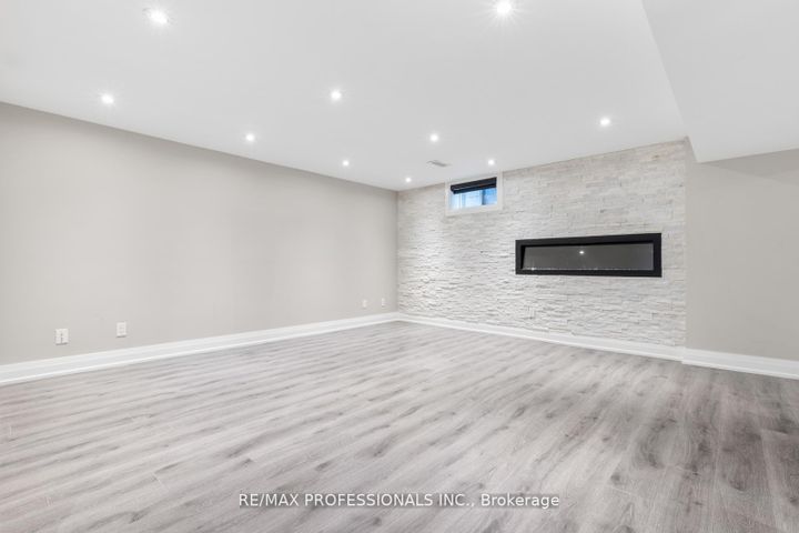 Photo 19 at 20 Bradbury Crescent, West Deane, Toronto