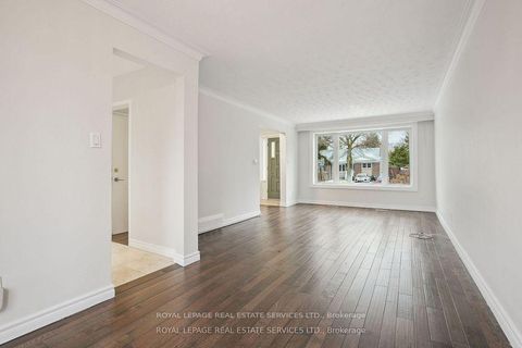 Photo 5 at 256 Zelda Crescent, Crosby, Richmond Hill