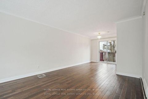 Photo 6 at 256 Zelda Crescent, Crosby, Richmond Hill