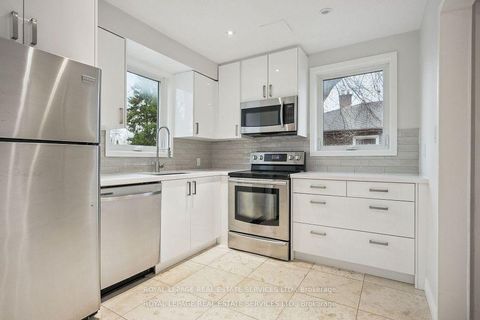 Photo 7 at 256 Zelda Crescent, Crosby, Richmond Hill