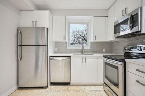 Photo 8 at 256 Zelda Crescent, Crosby, Richmond Hill