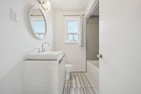 Photo 9 at 256 Zelda Crescent, Crosby, Richmond Hill