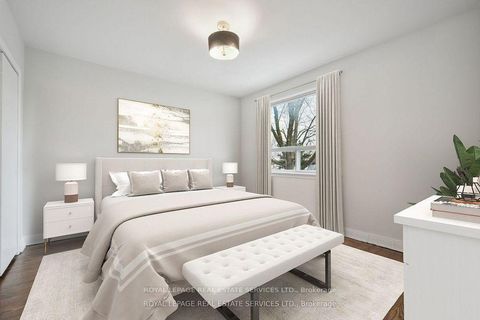 Photo 11 at 256 Zelda Crescent, Crosby, Richmond Hill