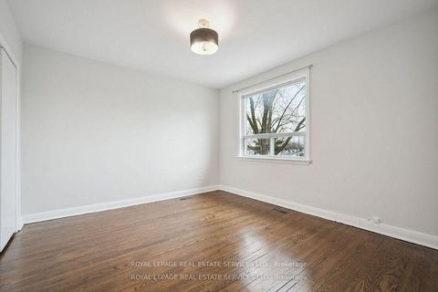 Photo 12 at 256 Zelda Crescent, Crosby, Richmond Hill