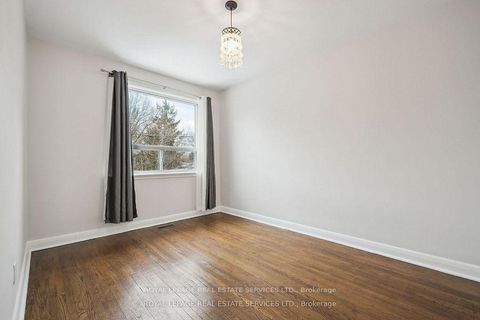 Photo 14 at 256 Zelda Crescent, Crosby, Richmond Hill