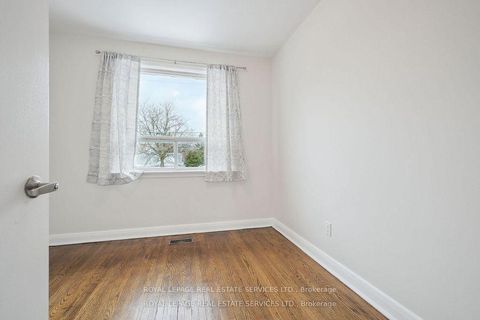 Photo 16 at 256 Zelda Crescent, Crosby, Richmond Hill