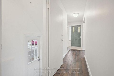 Photo 17 at 256 Zelda Crescent, Crosby, Richmond Hill