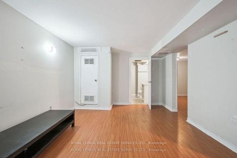 Photo 19 at 256 Zelda Crescent, Crosby, Richmond Hill